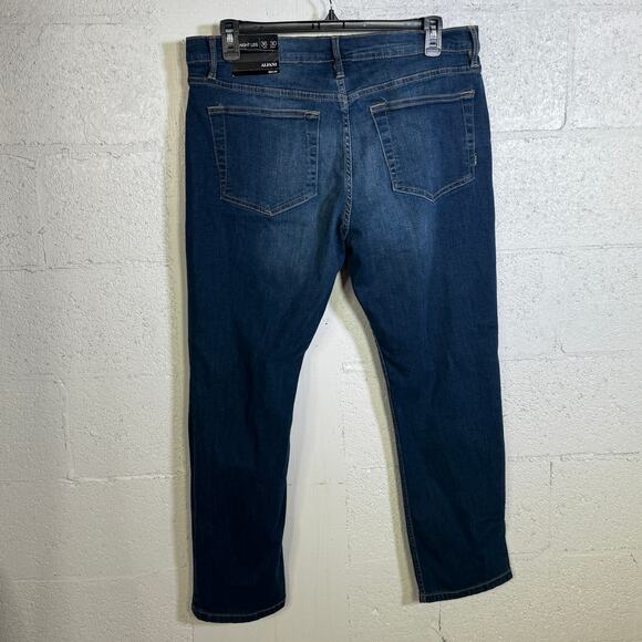 Alfani Men's Jon Medium Wash Straight Fit Stretch Jeans, blue 36/30 $60 - Picture 3 of 7